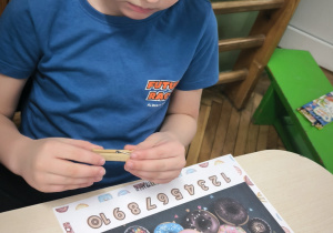 Chłopiec z pączkami