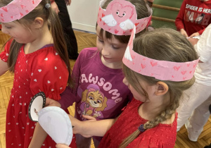 Dziewczynki z dwoma połówkami serc