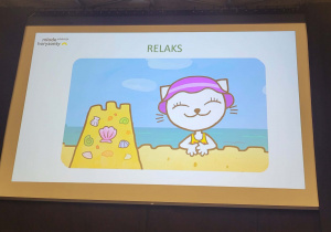 Plansza z napisem relaks