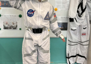 Chłopiec w stroju kosmonauty