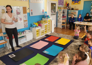 Sytuacje spoleczne na ilustracjach