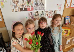 Dziewczynki z tulipanami