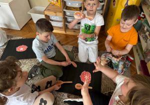 Dzieci dodają i odejmują w zakresie 10