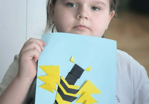 Dziewczynka z pszczołą