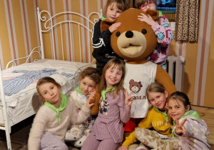 Dzieci z Misiem Uszatkiem