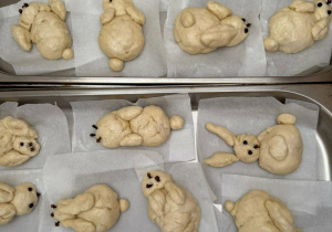 Surowe króliczki z ciasta