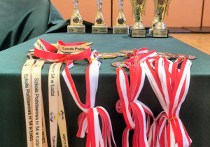 Puchary i medale dla zwycięzców